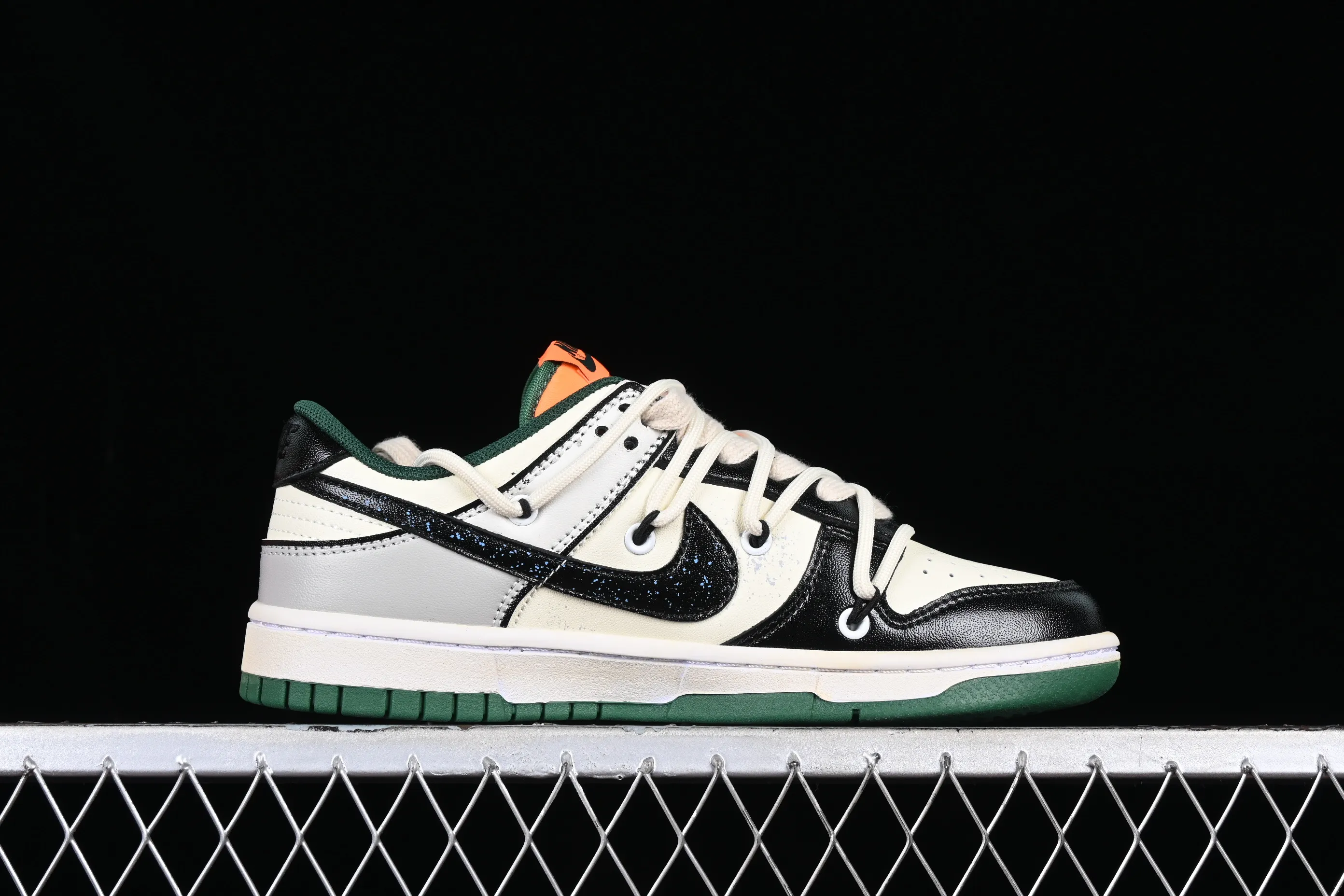 All Categories Nk SB Dunk Series Nk SB Dunk Low Low-top sneakers Customized large box Nk Dunk Low "Miami Hurricanes" Space Exploration Star Trek Customized version of deconstructed straps Retro distressed low-top sneakers DD1391-300